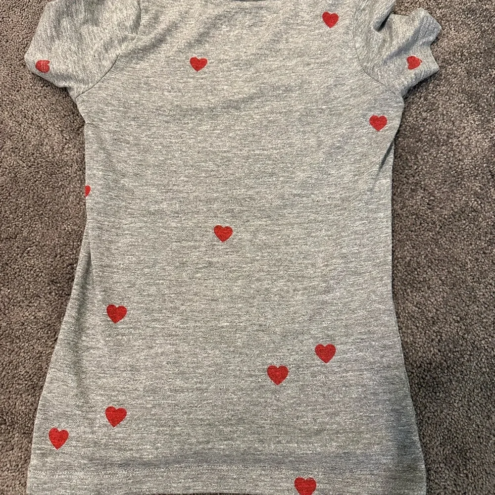 CHASER XS Scattered Hearts tee - Picture 3 of 5